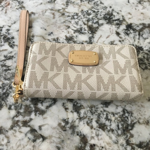 Michael Kors Zip Around Wristlet - Picture 2 of 6